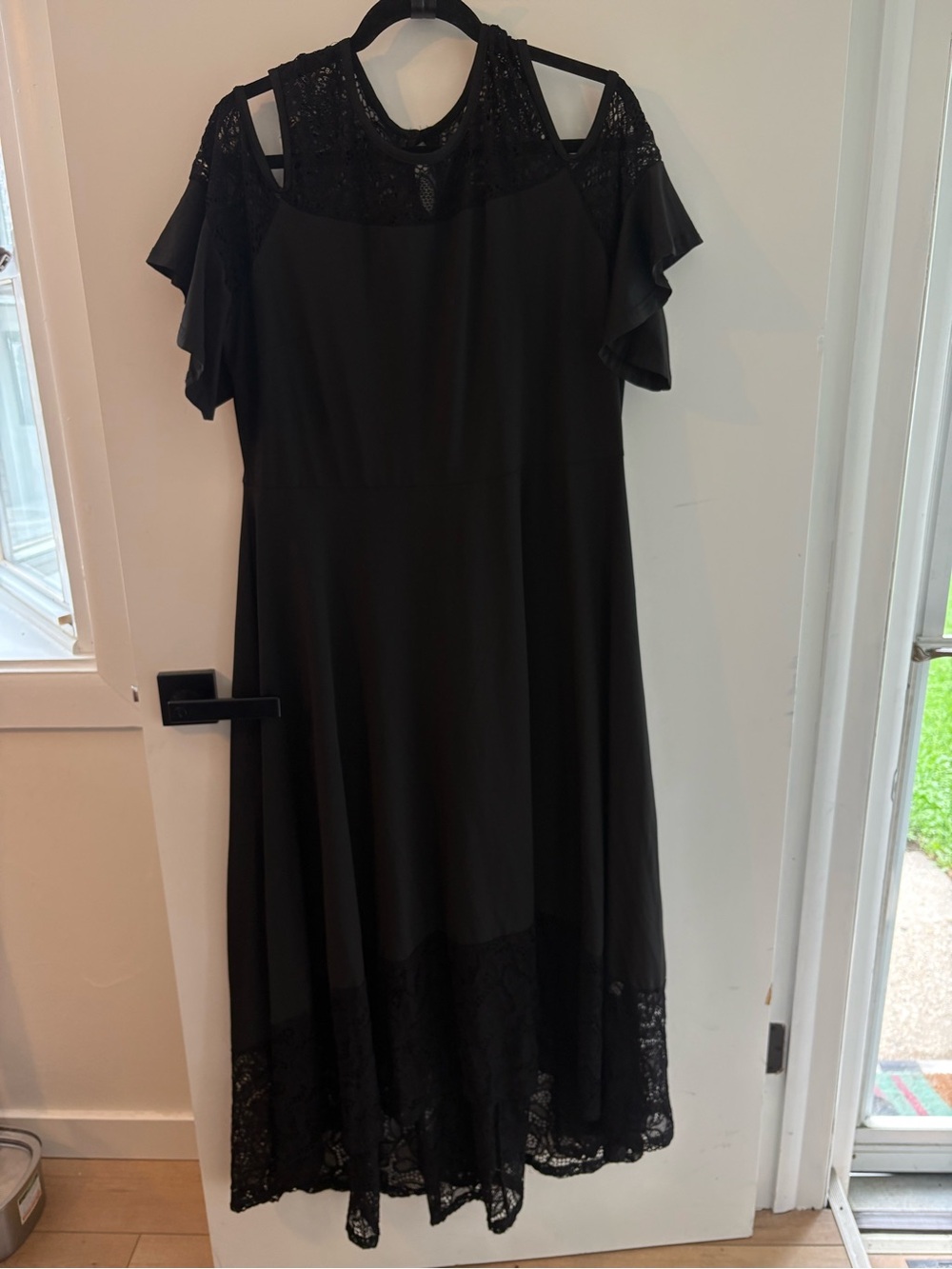 Elegant Black Lace high/low Maxi Dress – Cold Shoulder – Flowy & Feminine 2x